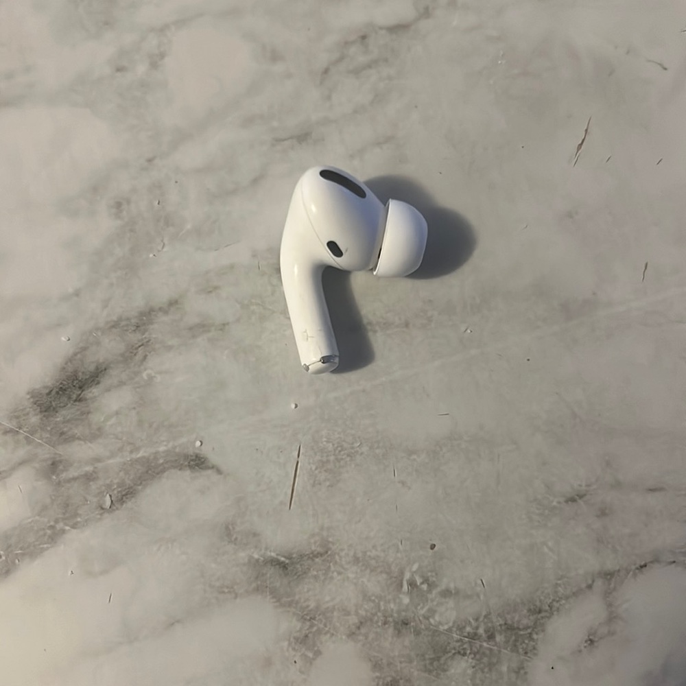 SINGLE LEFT AIRPOD